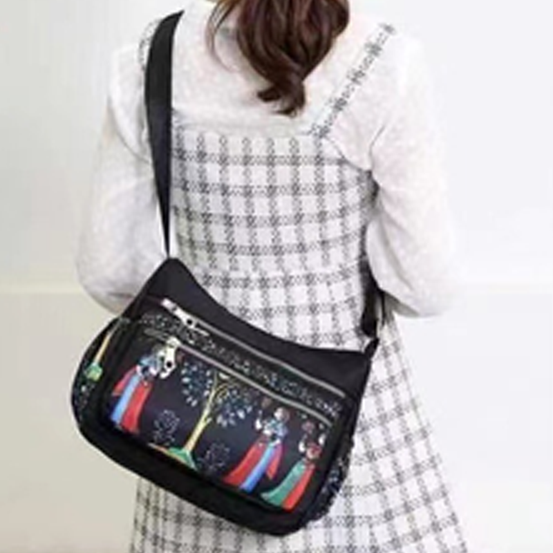 š„HOT SALEš„Large Capacity Fashion Printed Messenger Bag