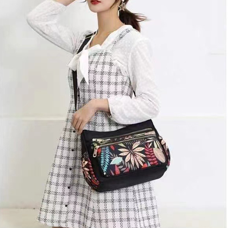 š„HOT SALEš„Large Capacity Fashion Printed Messenger Bag