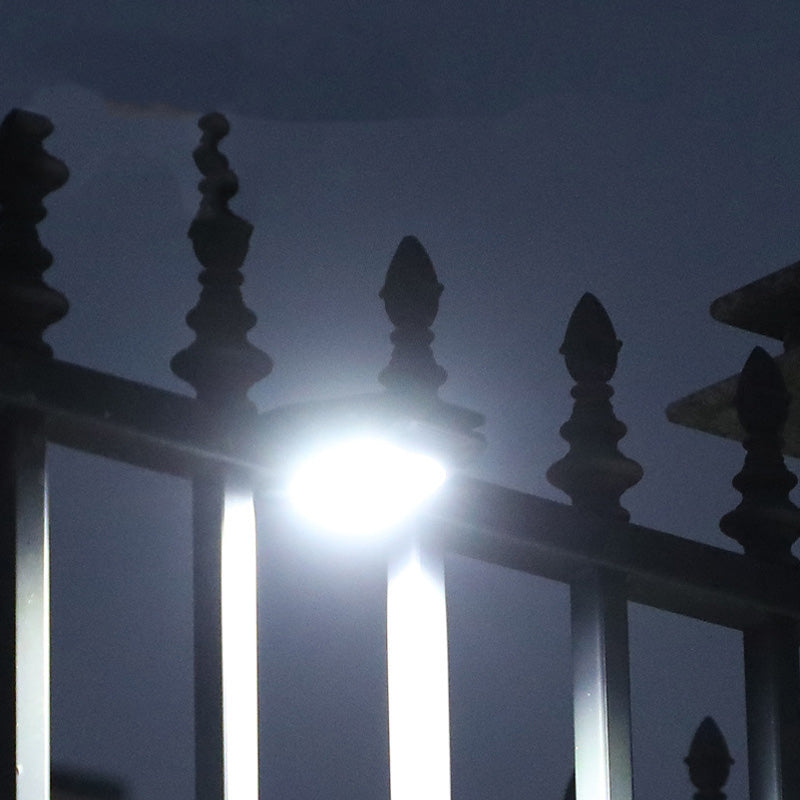 🌿 Solar clip light with motion sensor – 🔥Perfect for gardens, balconies, and patios! 🏡✨